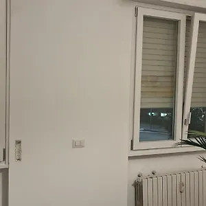 Shining House In , Milán Italia